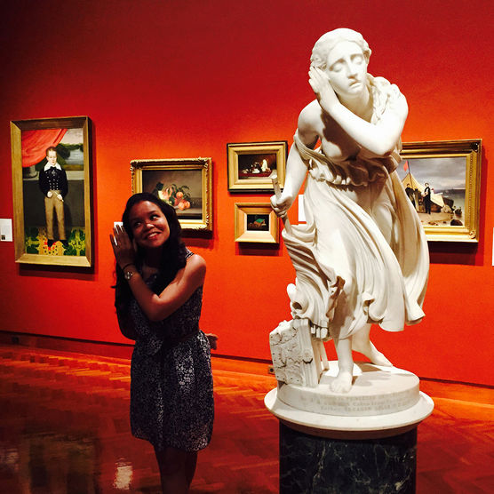Intern mimics pose of statue in the collection